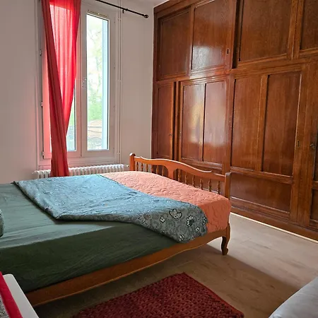 Holiday home Maison Entiere Avec Jardin Et Parking A Cote De La Gare Et Pas Loin De Paris Arpajon